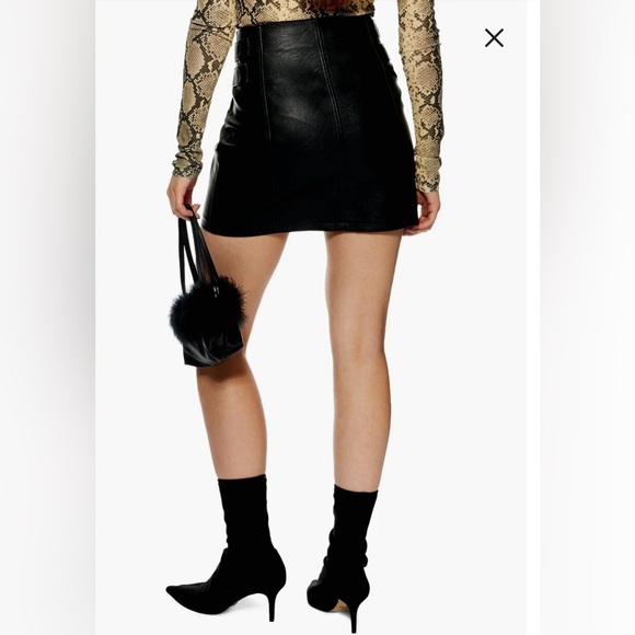 TOPSHOP Faux Leather Buckle Zip Miniskirt SIZE: 2 - Picture 4 of 13